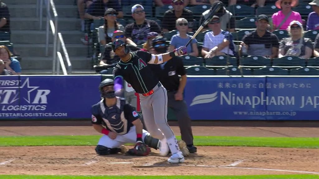 Lourdes Gurriel Jr. goes deep in the 4th inning