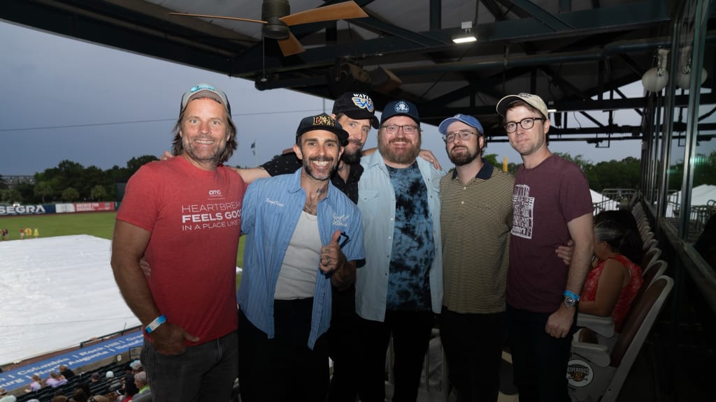 Band of Horses members Matt Gentling, Creighton Barrett, Ben Bridwell, Ryan Monroe, Brett Nash