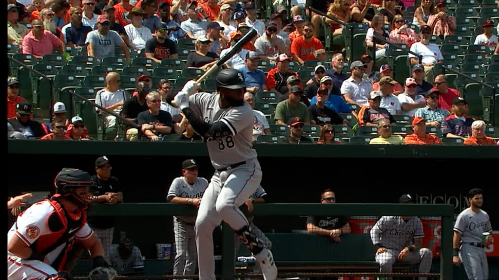 Luis Robert Jr.'s solo homer (35)
