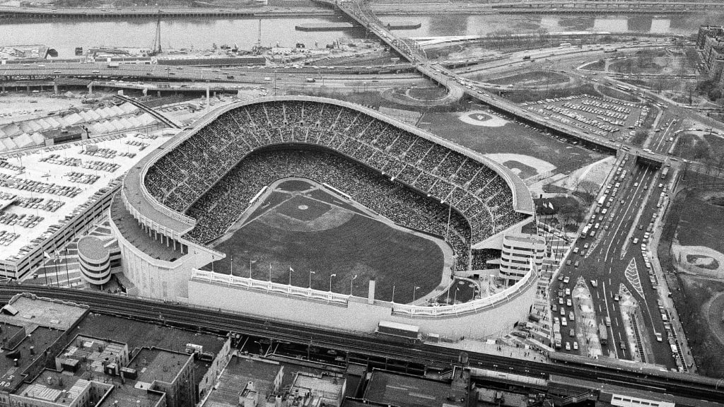 The field's new dimensions made some Yankee legends long for another at-bat.