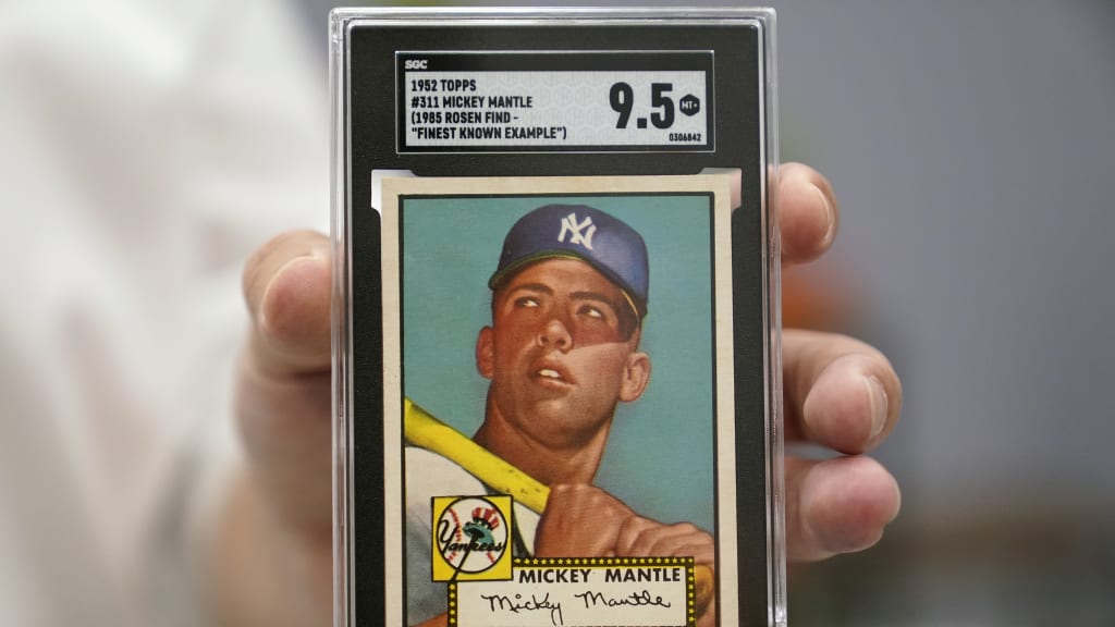 1952 Mickey Mantle baseball card sells for record price