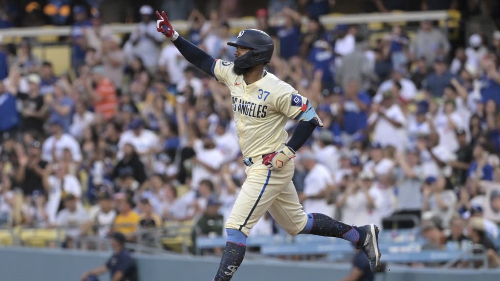 Teoscar Hernández's solo homer (26)