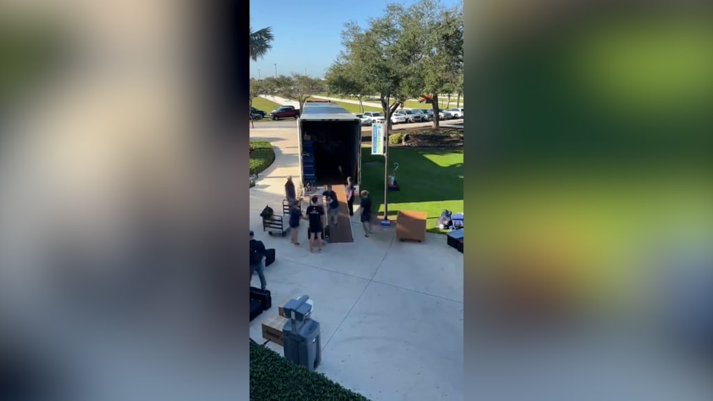 Twins' staff unpacks truck as it arrives in Florida