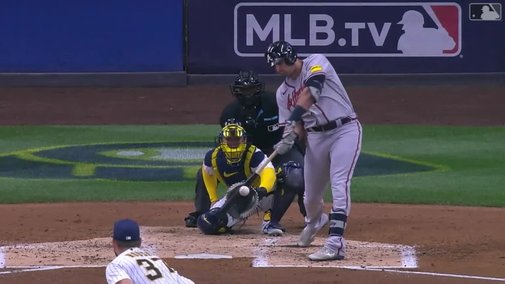 WATCH: Braves' Austin Riley records fifth straight game with home