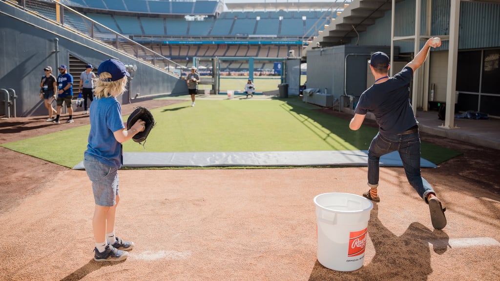 An All-Access Look at Dodger Stadium! Behind the Scenes, Players, Bullpen,  Cages, On-field & More! 