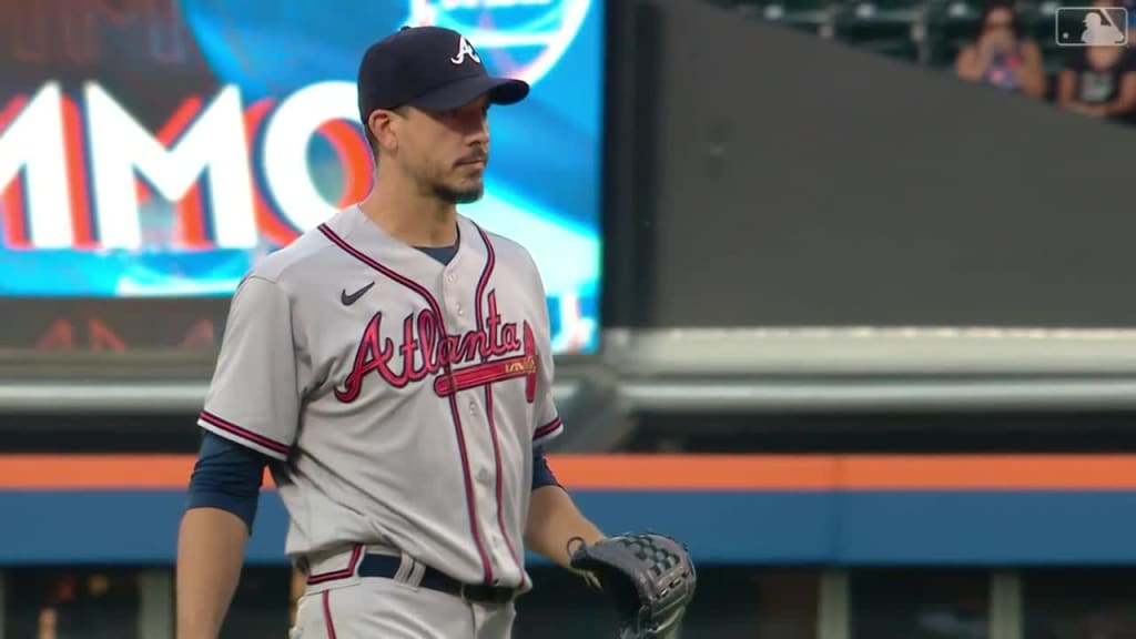 Atlanta Braves starting pitcher Charlie Morton (50) throws against