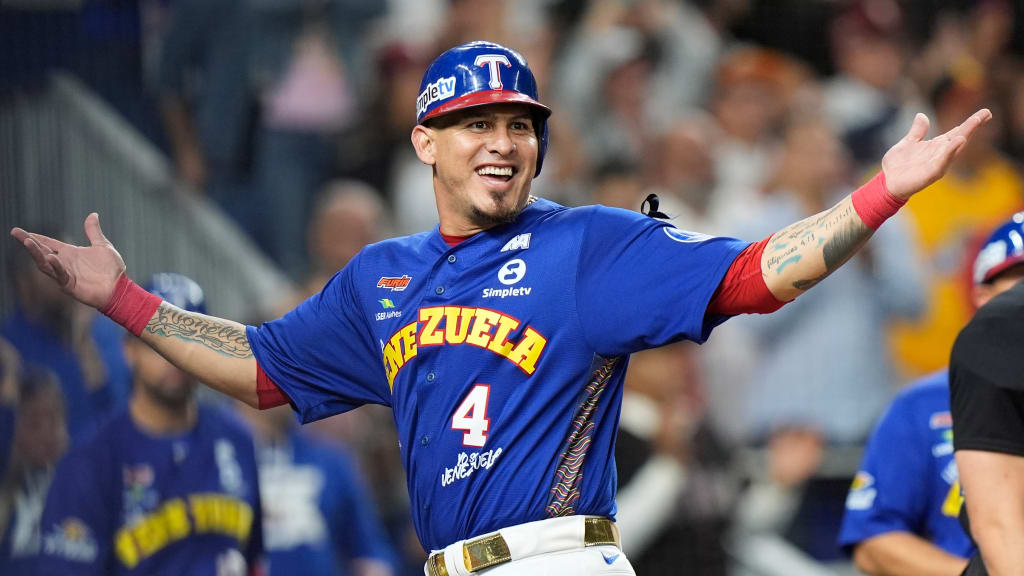 Wilson Ramos of Venezuela reacts after scoring on a double by Ramon Flores in the sixth inning of the Caribbean Series semifinal against Curaçao. (AP/Wilfredo Lee)
