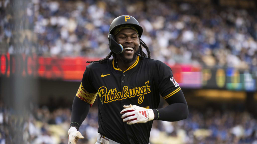 Oneil Cruz hits his fourth leadoff homer in April