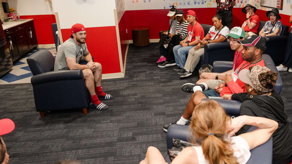 Dylan Crews meeting with So Kids SOAR members before the Nationals' May 11 game vs. the Cardinals