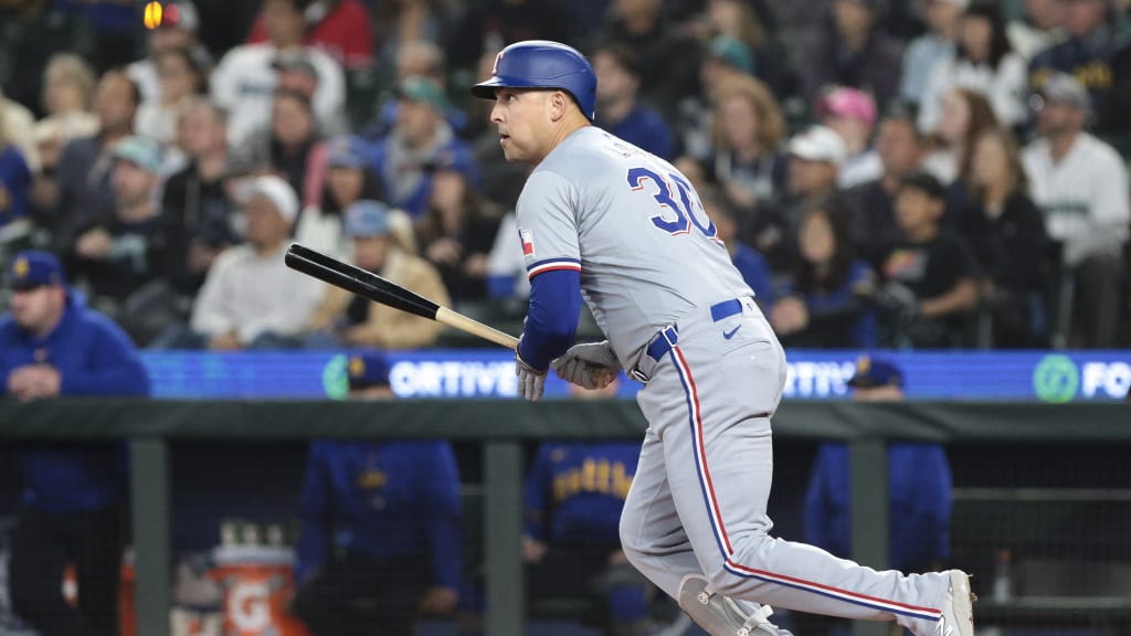 Rangers bats go quiet after first inning vs. Mariners