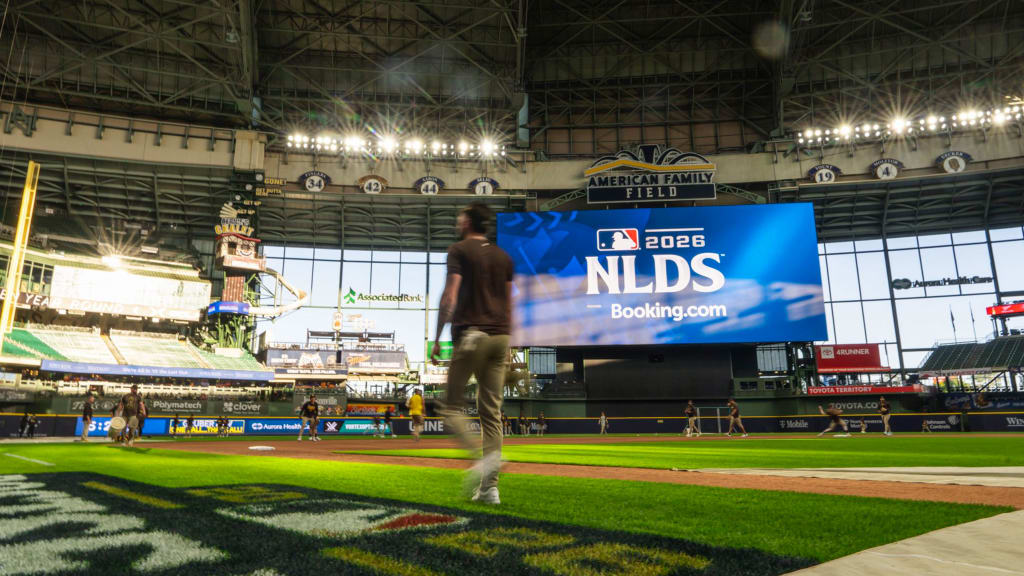 Padres hacen cambios mínimos en su roster para la SDLN ante Cerveceros