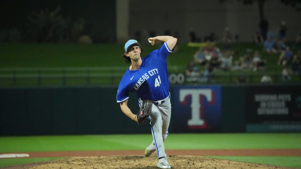 Royals look to finalize bullpen, bench in final week of camp