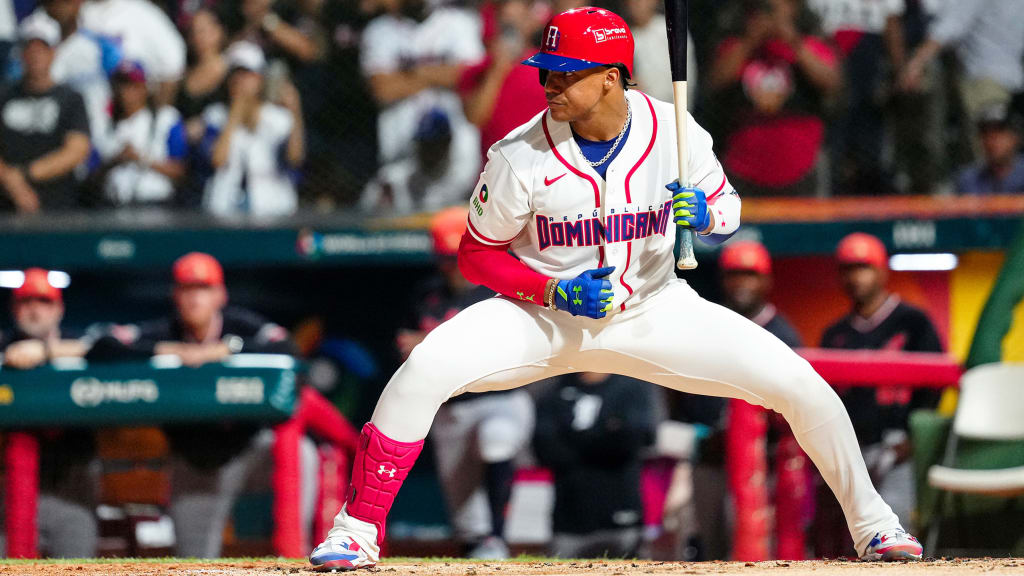 LIVE: Stacked Dominican squad getting into swing