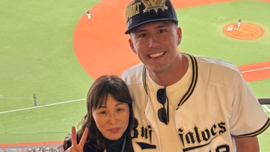 Lars Nootbaar poses with the mother of star Japanese pitcher Yoshinobu Yamamoto during a Pacific League playoff game in Tokyo. Photo courtesy of Joel Wolfe/Wasserman