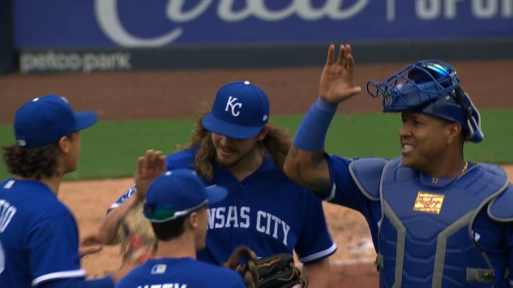 Vinnie Pasquantino homers as Royals win series vs. Padres