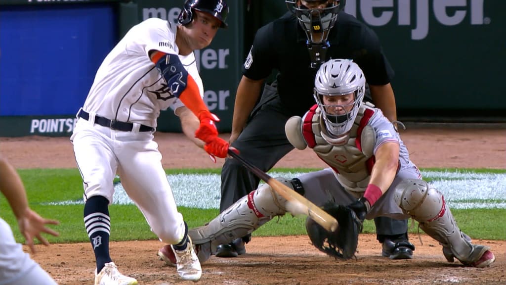 Cincinnati Reds battle back, top Detroit Tigers 6-5 in extra