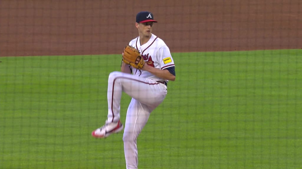 Braves get rings, beat Reds 2-1 behind scoreless Wright