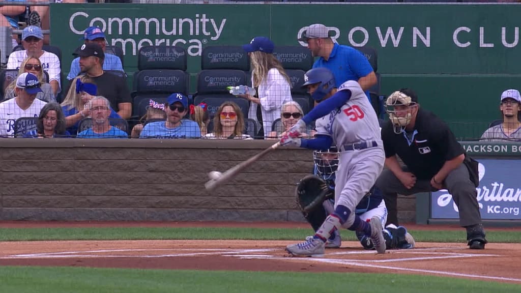 Mookie Betts homers, drives in 4 as Dodgers beat Cubs 7-3