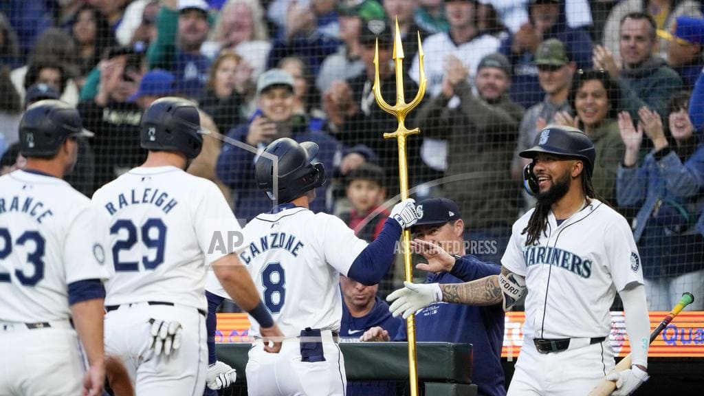 Dominic Canzone's three-run homer (1)
