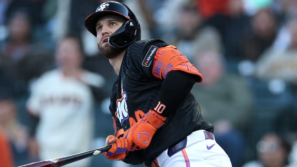 An unexpected veteran is setting tone for Giants' offense