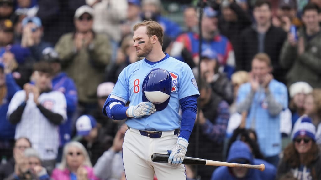 Ian Happ receives ovation for 1,000th game