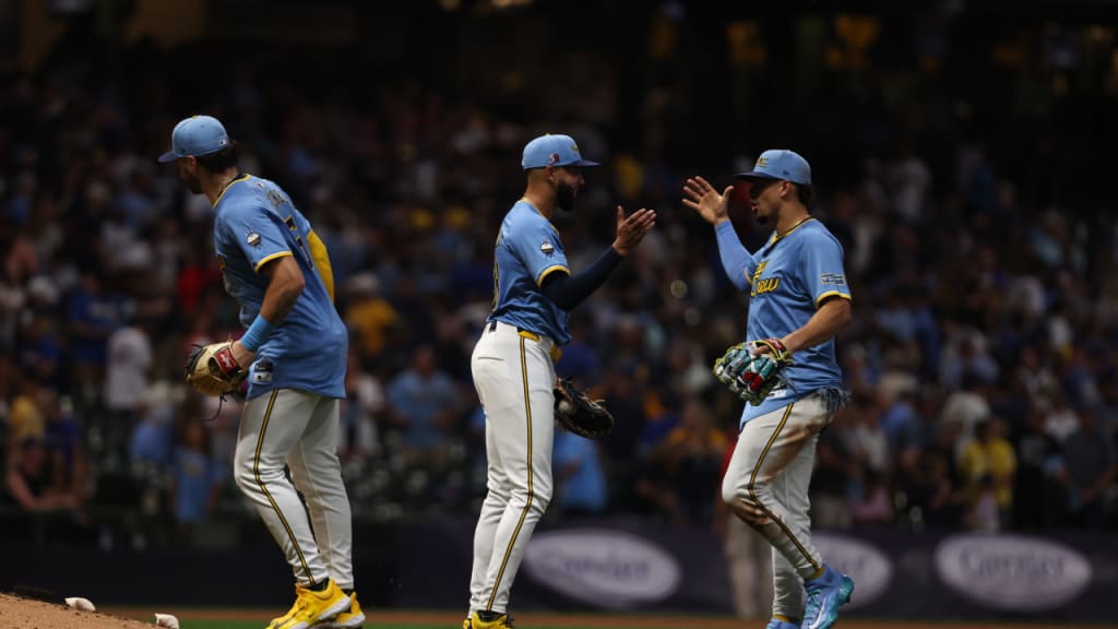 Devin Williams retires Josh Naylor, earns save