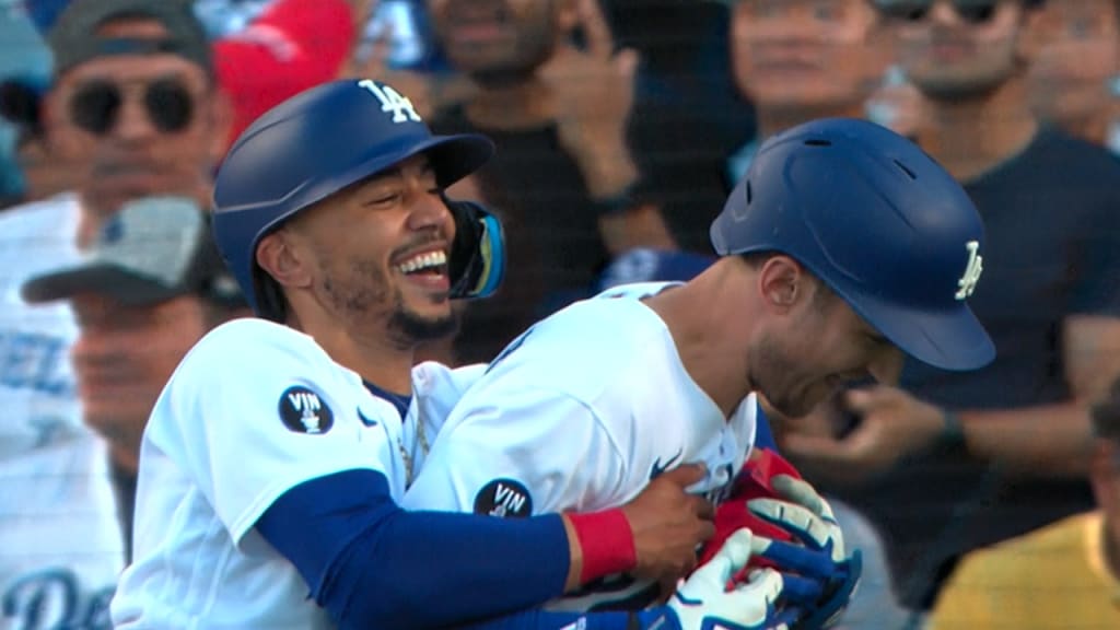 Mookie Betts hits 33rd homer in Dodgers' rout