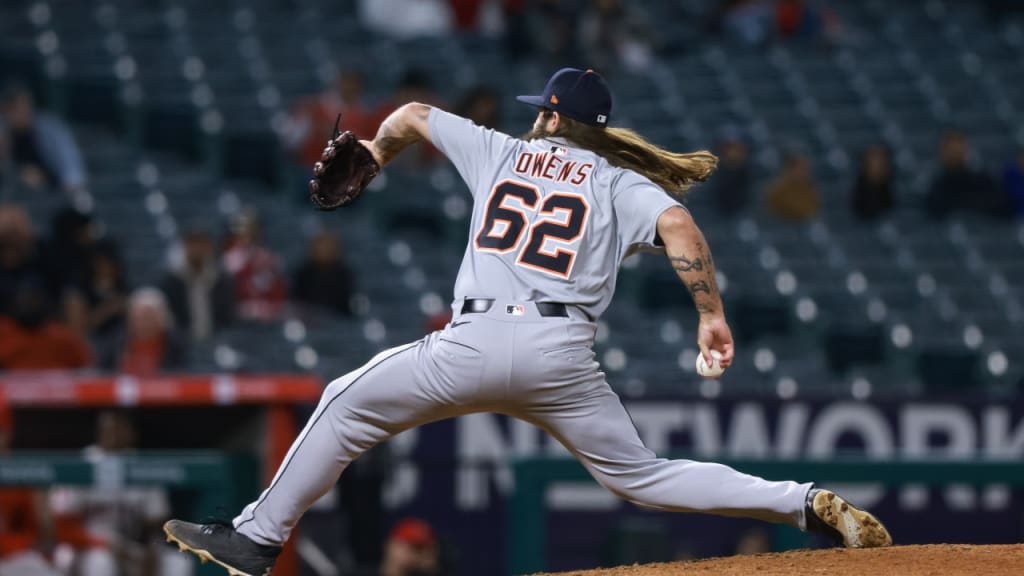 Tyler Owens makes Major League debut in the 9th