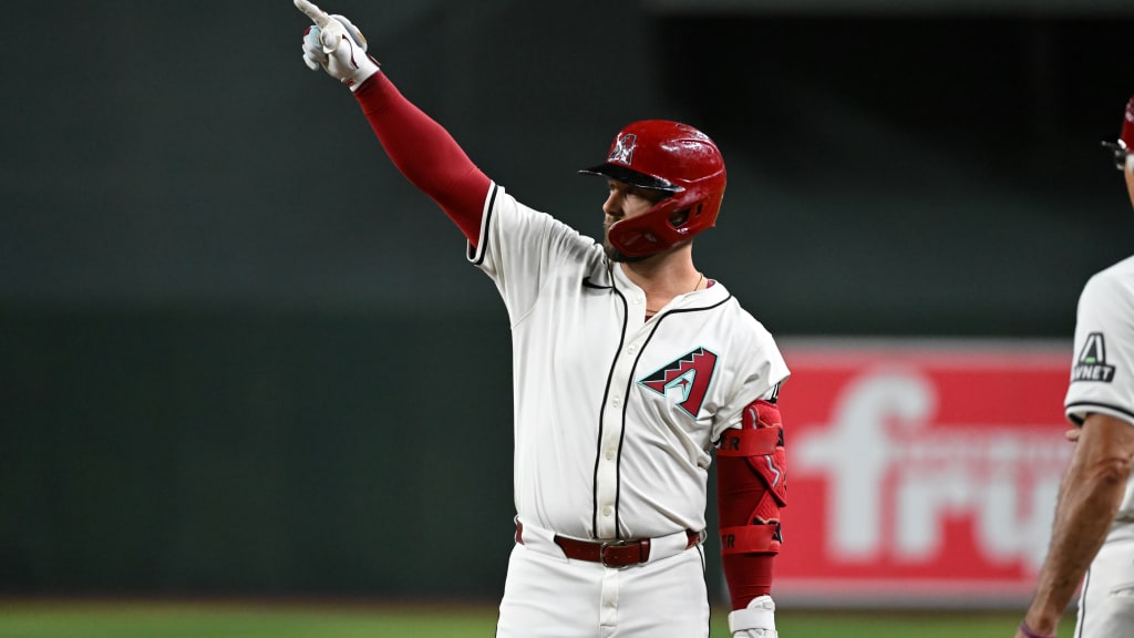 Christian Walker signs three-year deal with Astros