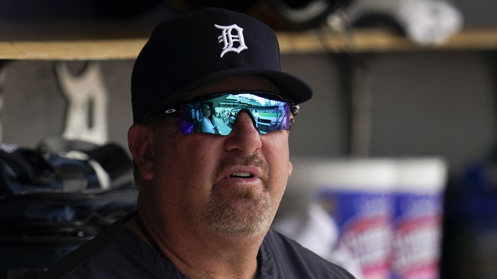 Tigers dismiss hitting coach Scott Coolbaugh