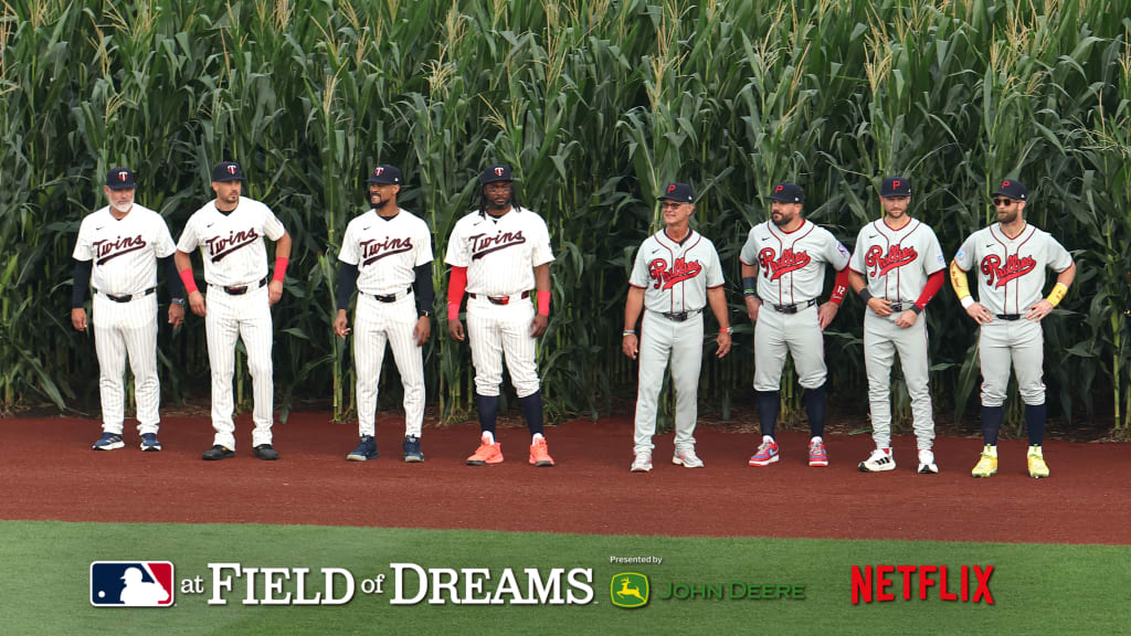 LIVE: Twins, Phillies clash in the corn for Field of Dreams Game
