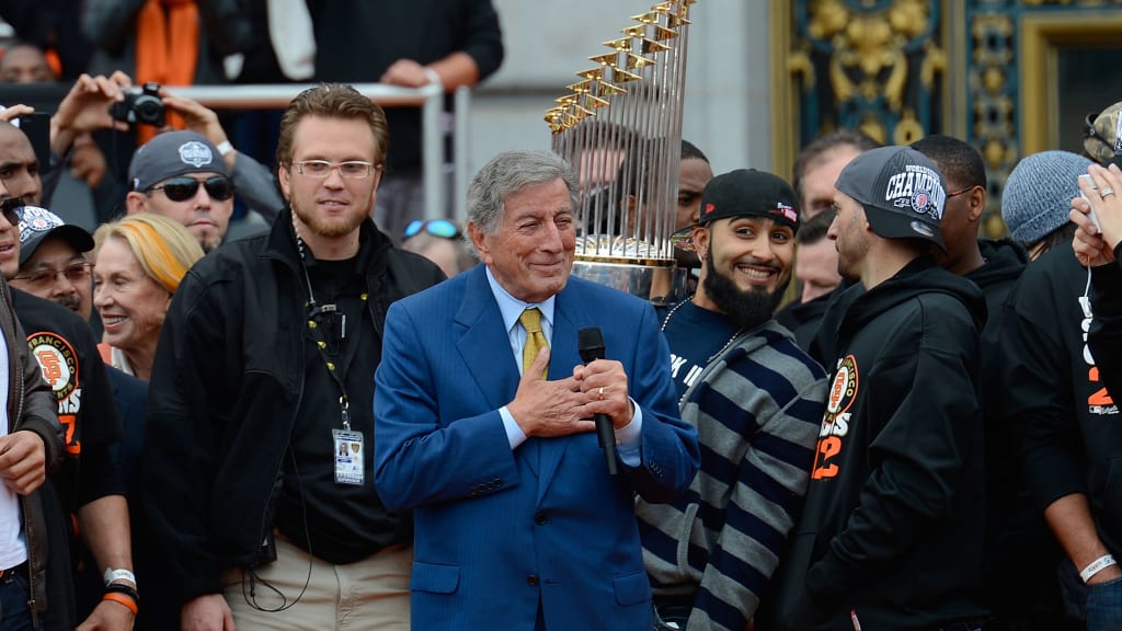 Tony Bennett performs during the Giants' World Series parade in 2012. (Getty)