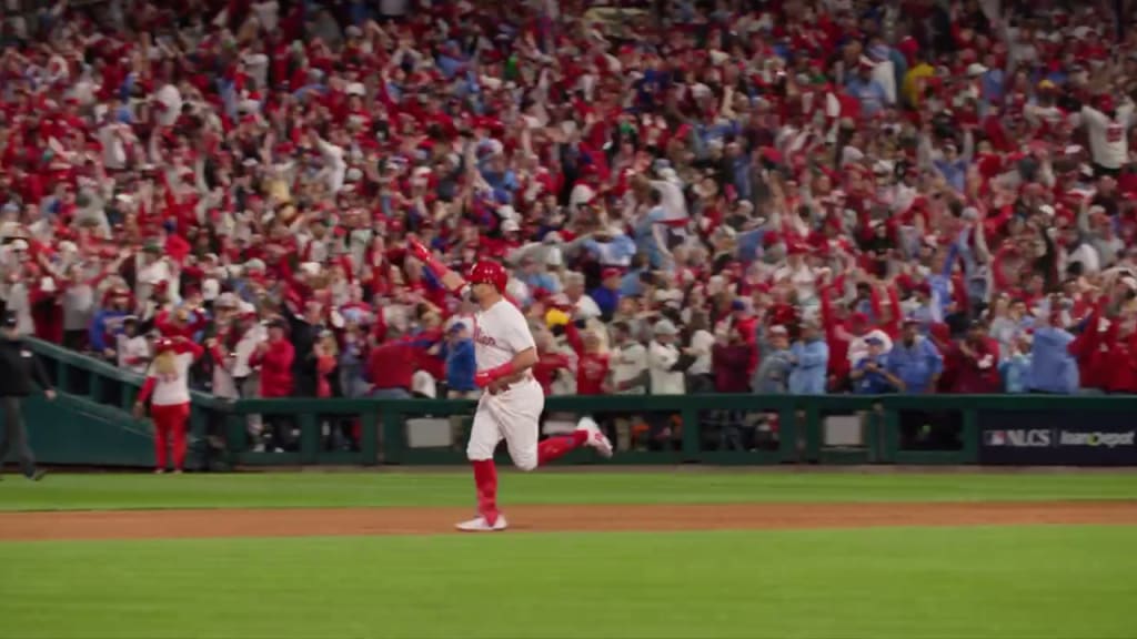 Kyle Schwarber unleashes vicious swing to set MLB playoff HR record