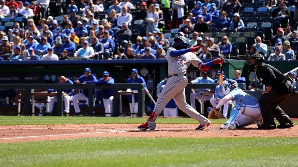 Vladimir Guerrero Jr. hits 100th HR, will give milestone ball to dad