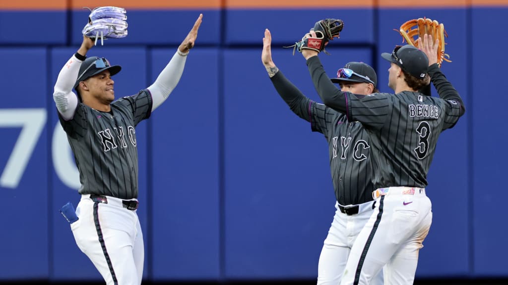 Mets outfield trio celebrating their inner 'psycho'