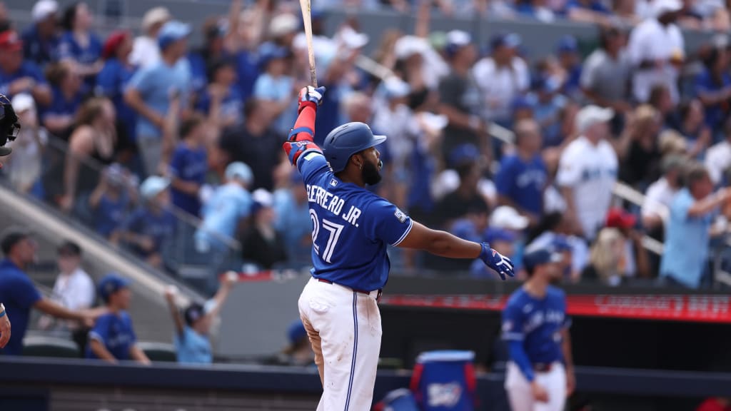 Better late than never! Vladdy connects on 1st Rogers Centre HR of '26