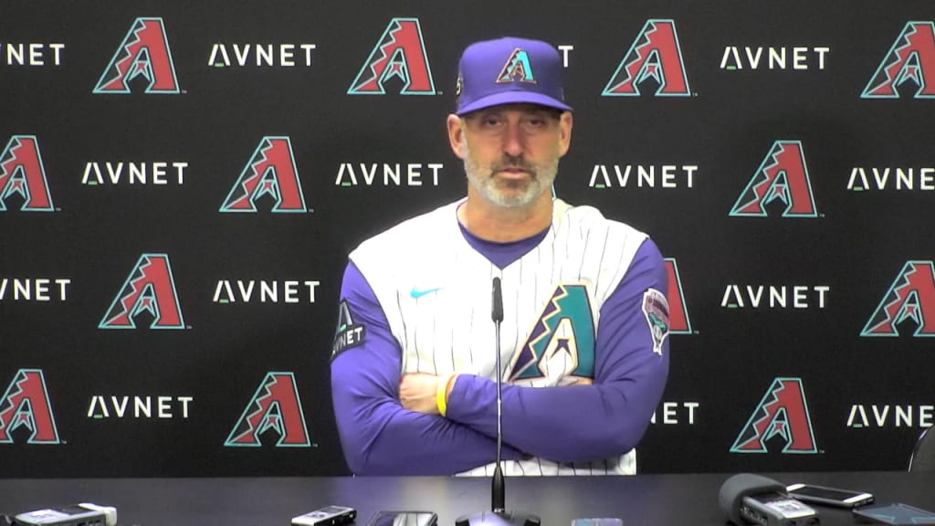 I believe the D-Backs should bring back the teal and purple
