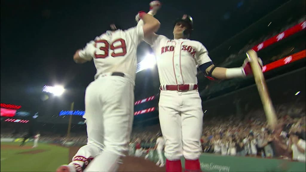 Chaos reigns after Red Sox OF Christian Arroyo loses ball in