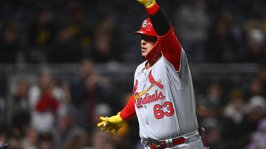 Yohel Pozo returns to Cardinals on one-year deal