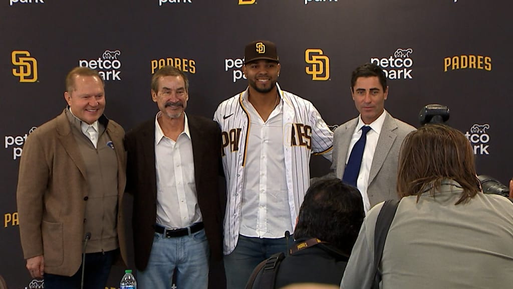 Xander Bogaerts officially joins Padres, takes No. 2 from new
