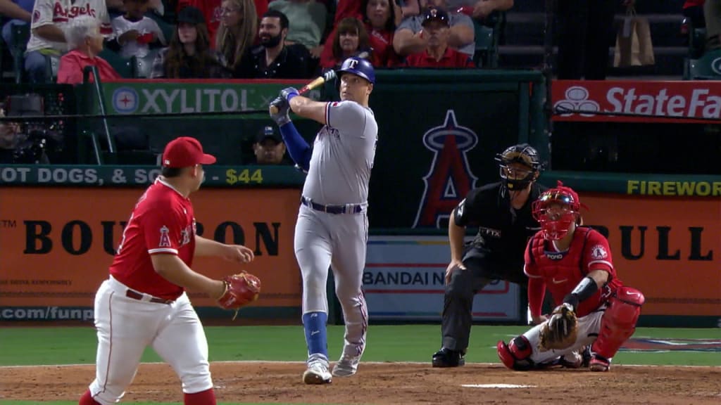 Lowe's go-ahead homer (27)