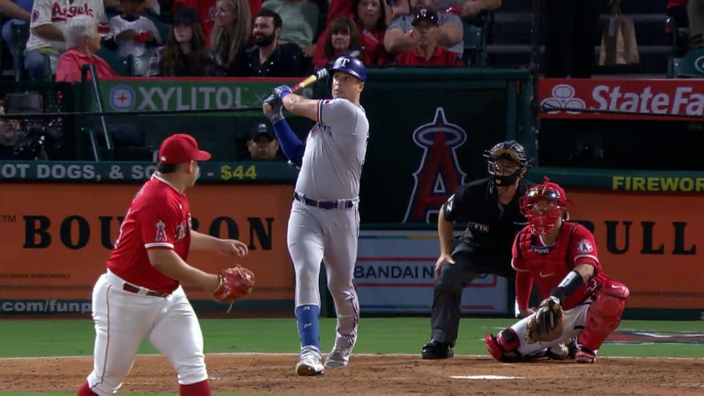 [Highlight] The Rangers broadcast picked up a Nathaniel Lowe heckler  tonight. : r/baseball