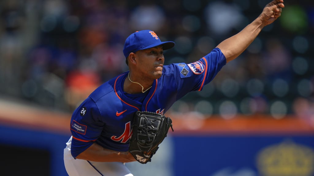 Jose Quintana strands the bases loaded in the 3rd