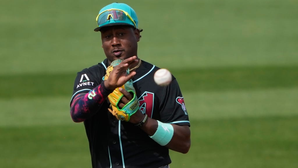 Perdomo leaning on Arenado for advice on defense