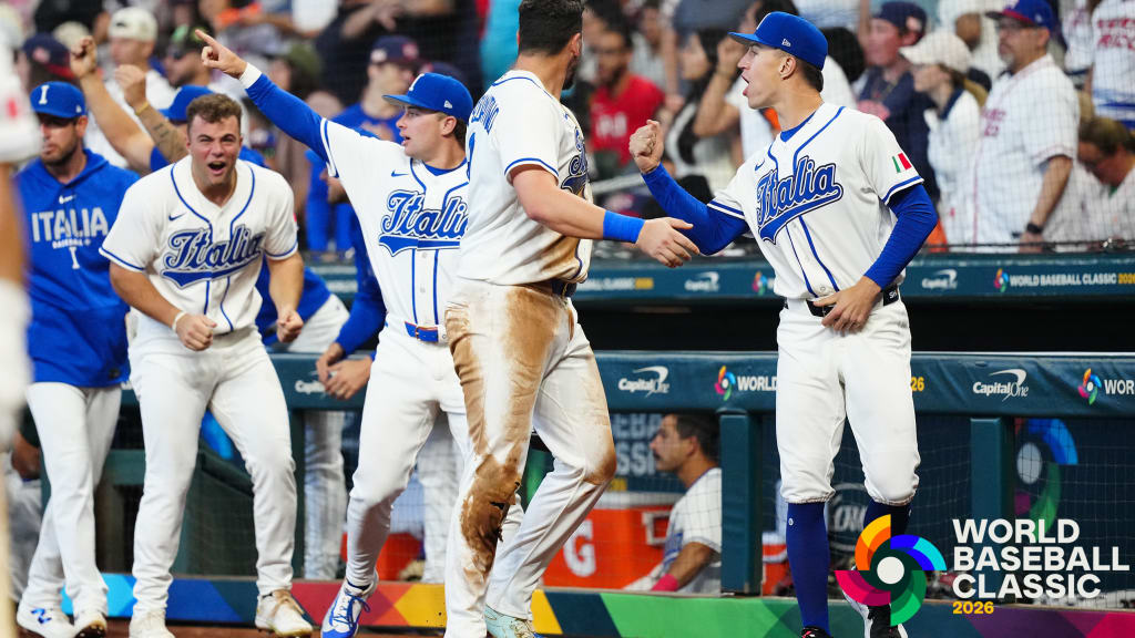 Italy hangs on vs. Puerto Rico, moves on to semis