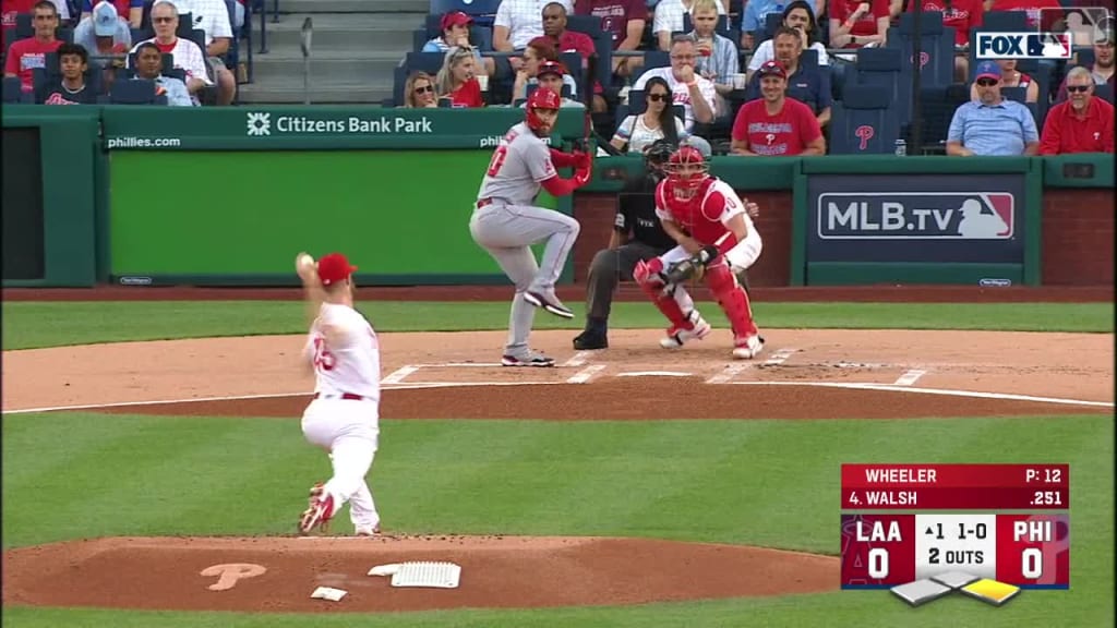 Phillies Steal Game 1 on J.T. Realmuto's 10th-Inning Home Run