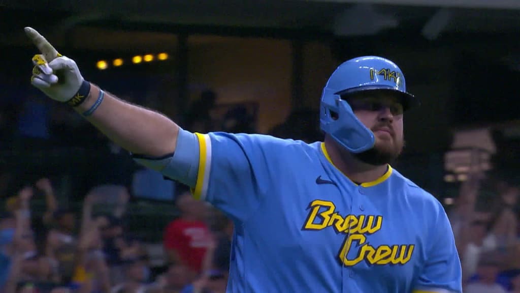 Brewers first baseman Rowdy Tellez has surgery on left ring finger