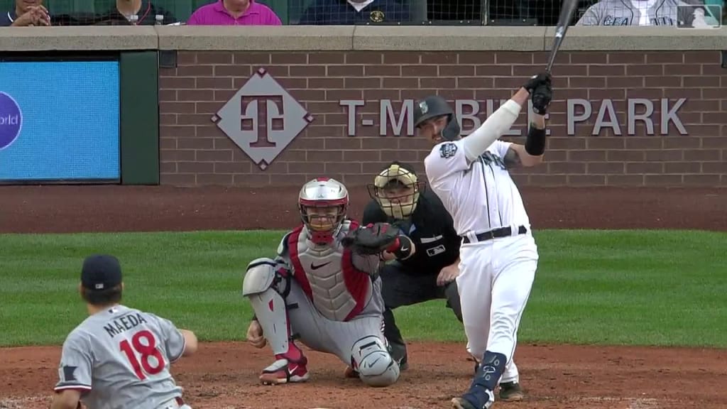 Twins score go-ahead run on passed ball to beat Mariners, 6-3