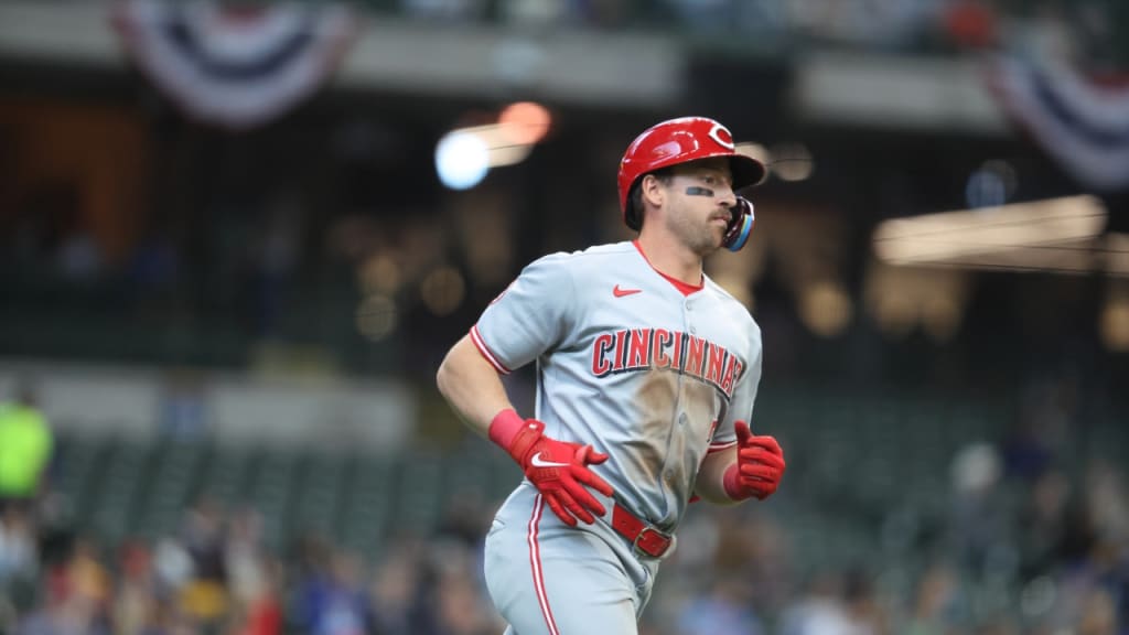 Spencer Steer's first homer of the season 