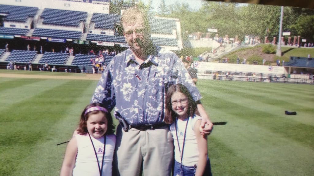 Parney with his daughters, Sammy (L) and Fritz